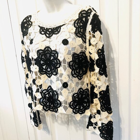 Cloth By Design-Crocheted Black/Ivory Cut Out Flower Knit Bell Sleeve Sweater-XL - Picture 2 of 16